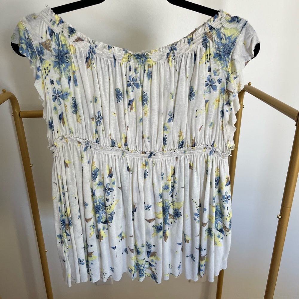 Like new-Free People cotton mid length elastic top. Can be worn off the shoulder